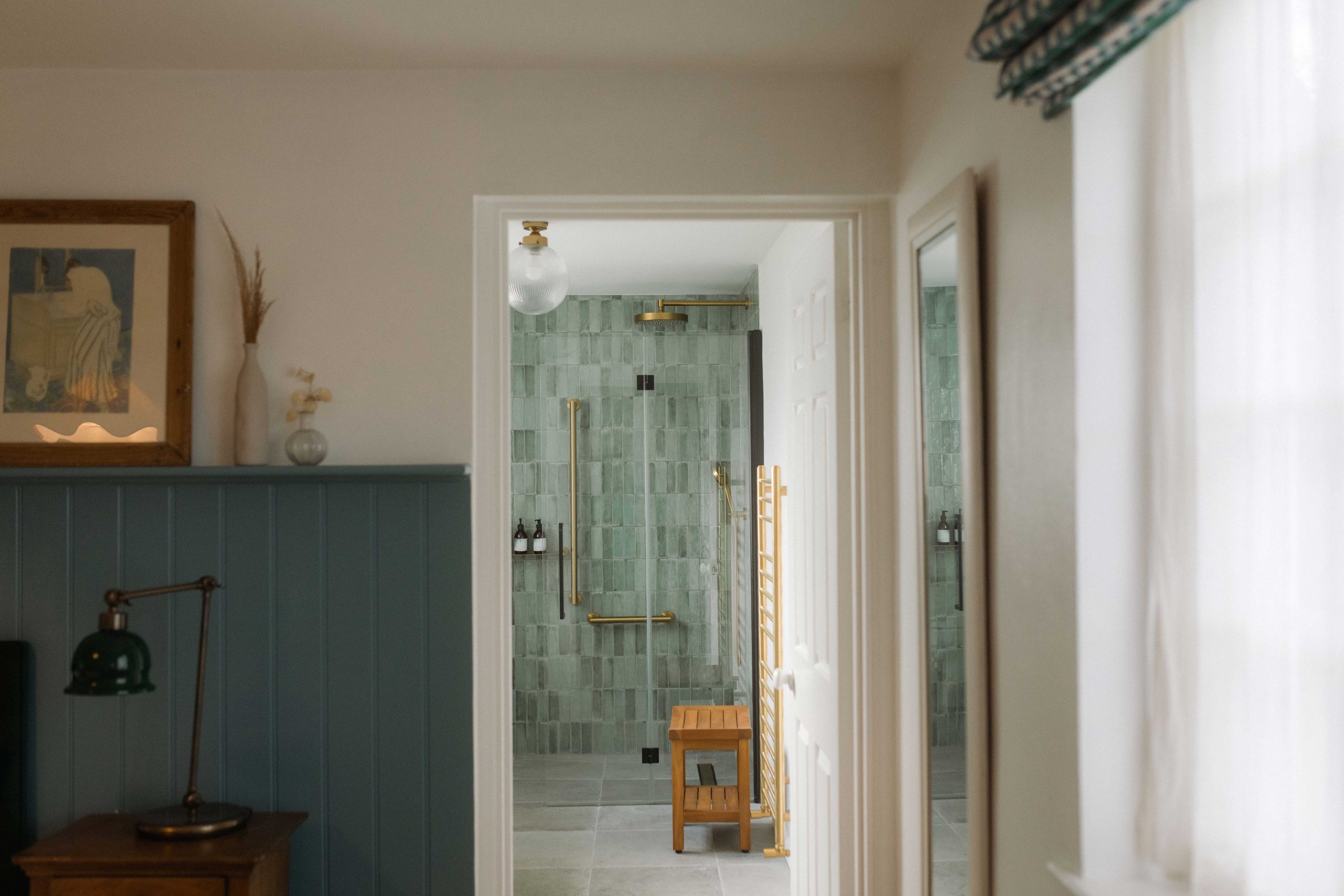 Stylish wet room and bedroom wheelchair accessible wedding venue